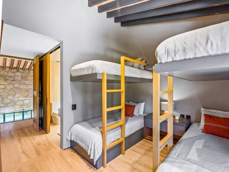 Casa Wisteria — 16 photos