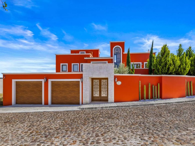Casa de los Ángeles — 2 photos