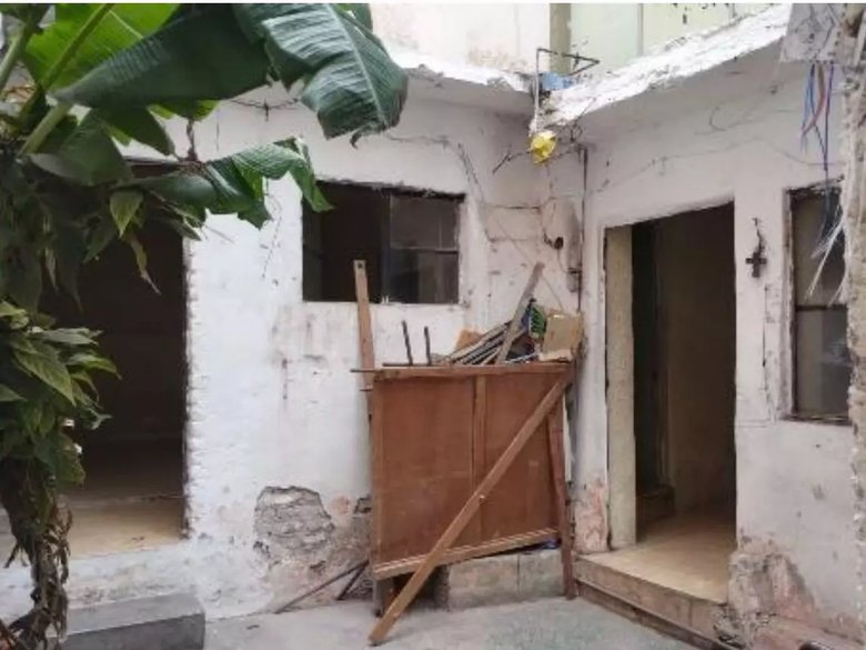 8080 Fixer in Historical downtown — 11 photos