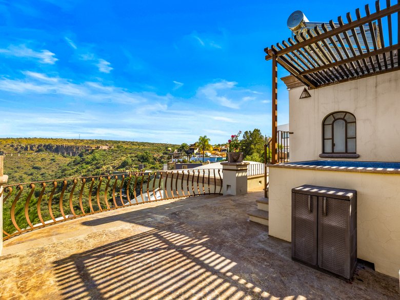 Casa Stone — 38 photos