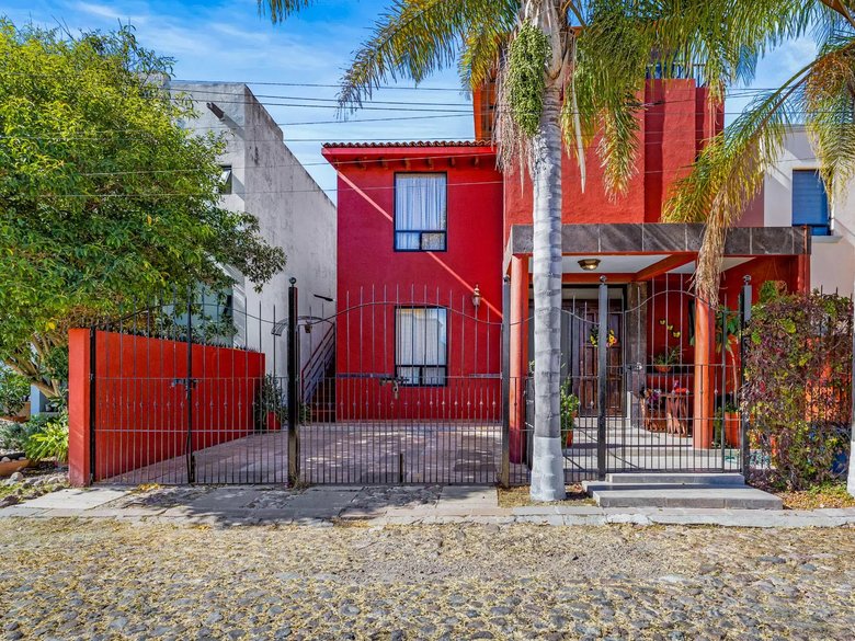 CASA NORMA — 2 photos