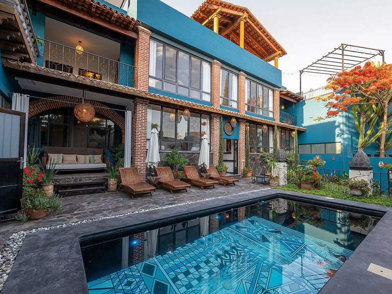 La Joya Azul — 3 photos