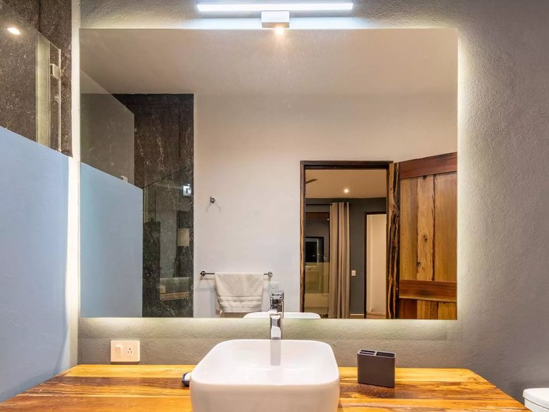 The Corner Loft House — 20 photos