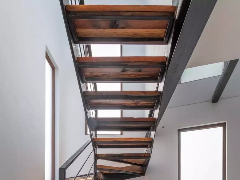 The Corner Loft House — 17 photos
