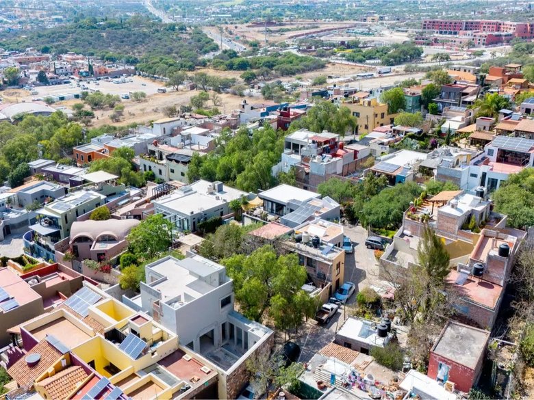 El Obraje Lot — 5 photos