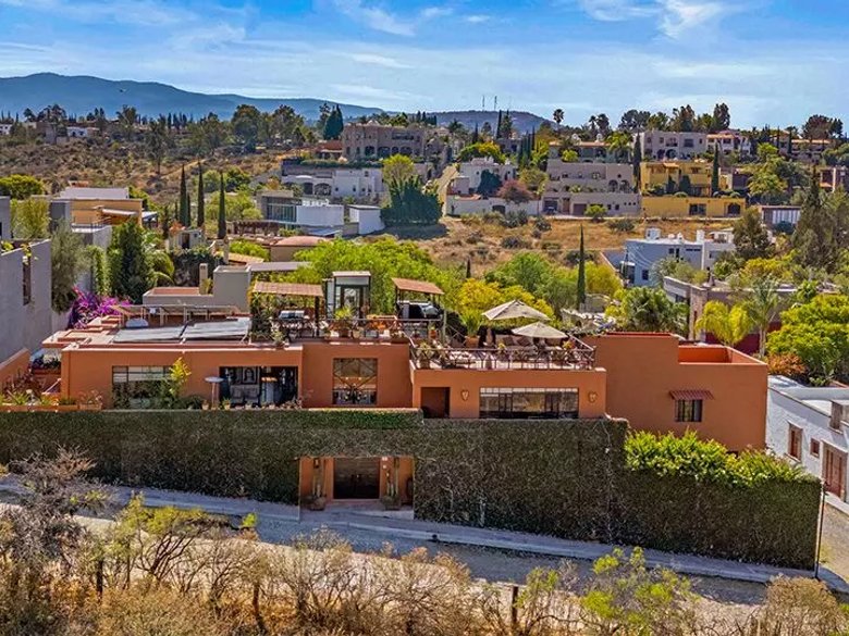 CASA RAUL — 2 photos