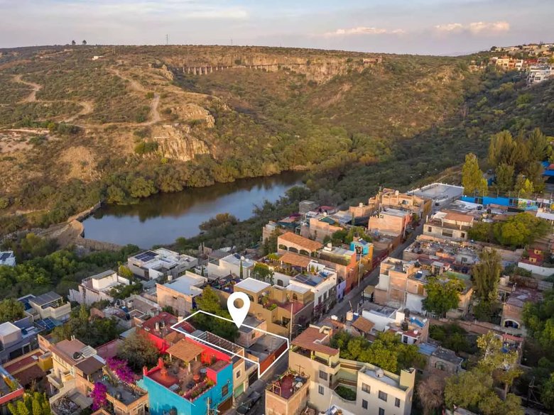 Cuauhtemoc Lot — 2 photos