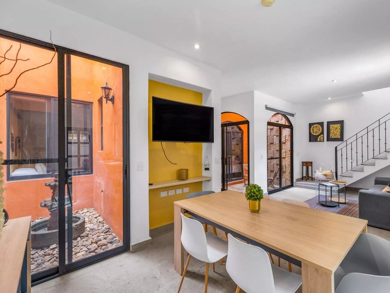 CASA LILY — 3 photos