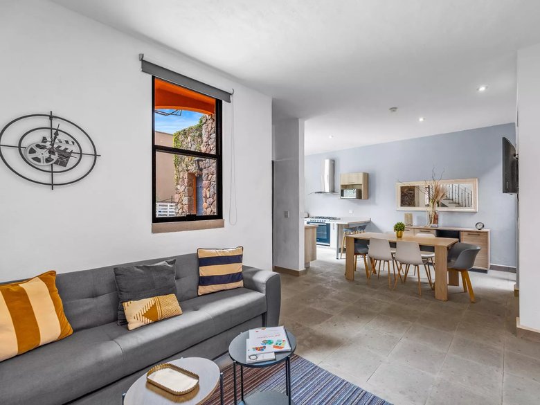 CASA LILY — 2 photos