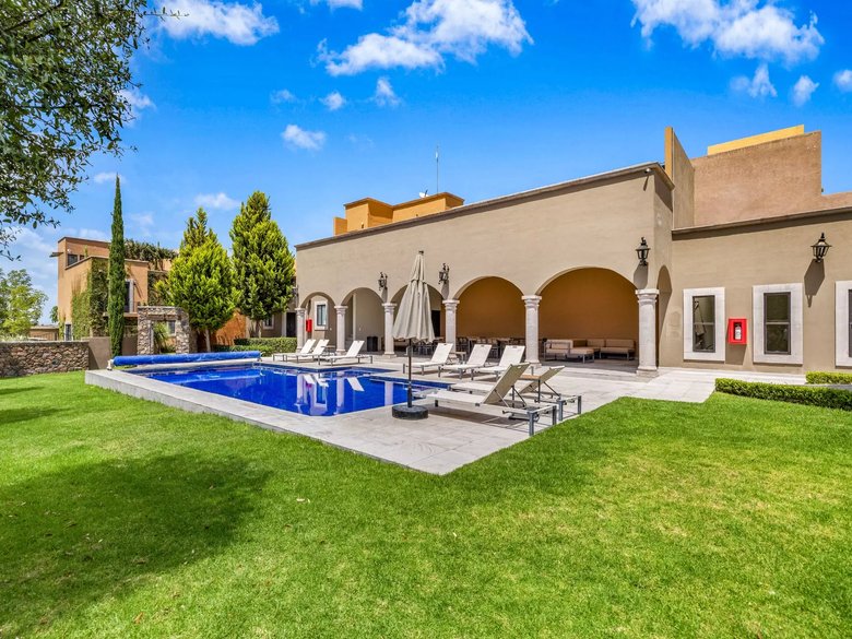 CASA LILY — 16 photos