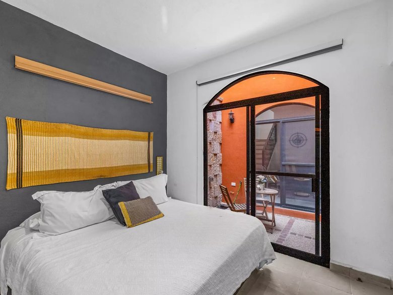 CASA LILY — 8 photos