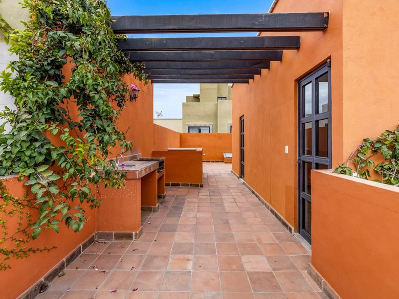 CASA LILY — 13 photos