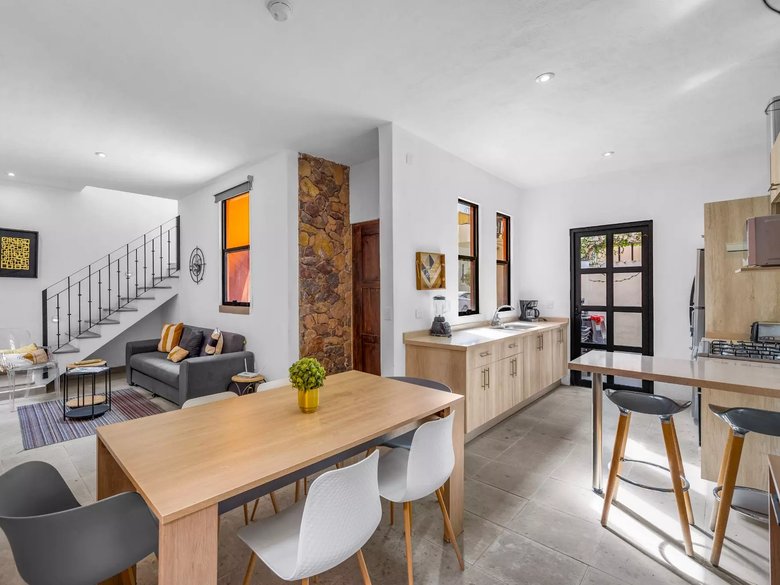 CASA LILY — 1 photos