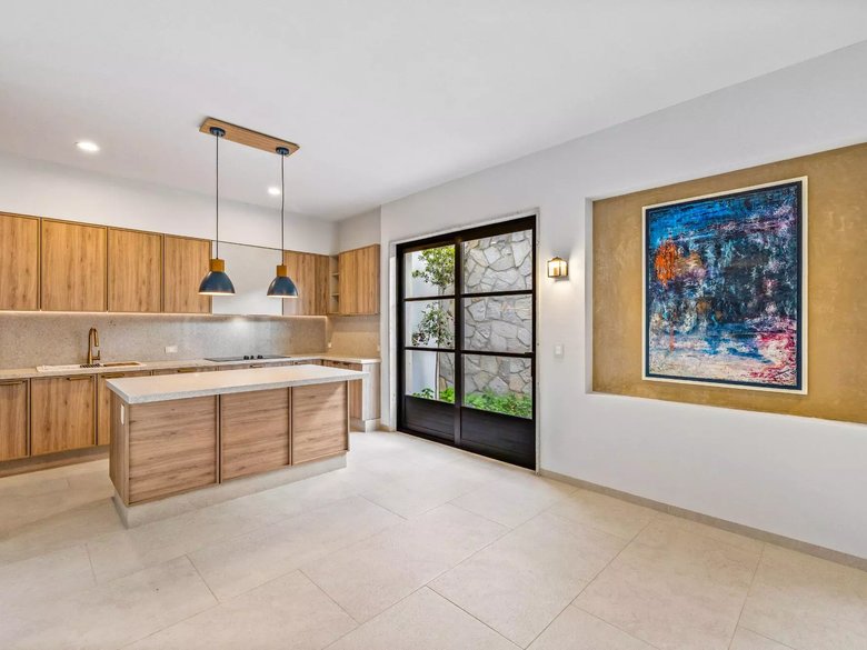 La Aurora Townhouse -Blue — 9 photos