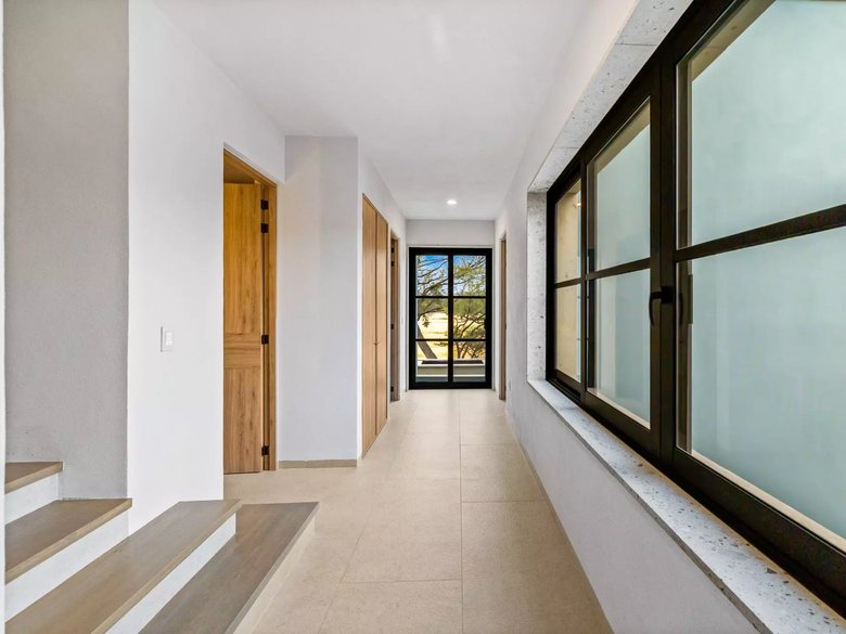 La Aurora Townhouse -Blue — 16 photos
