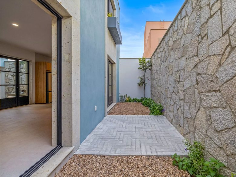 La Aurora Townhouse -Blue — 15 photos