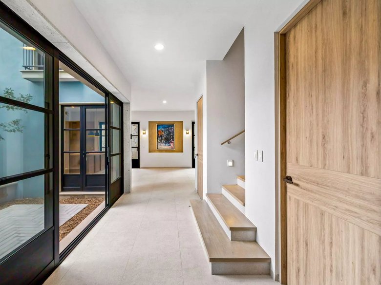 La Aurora Townhouse -Blue — 13 photos