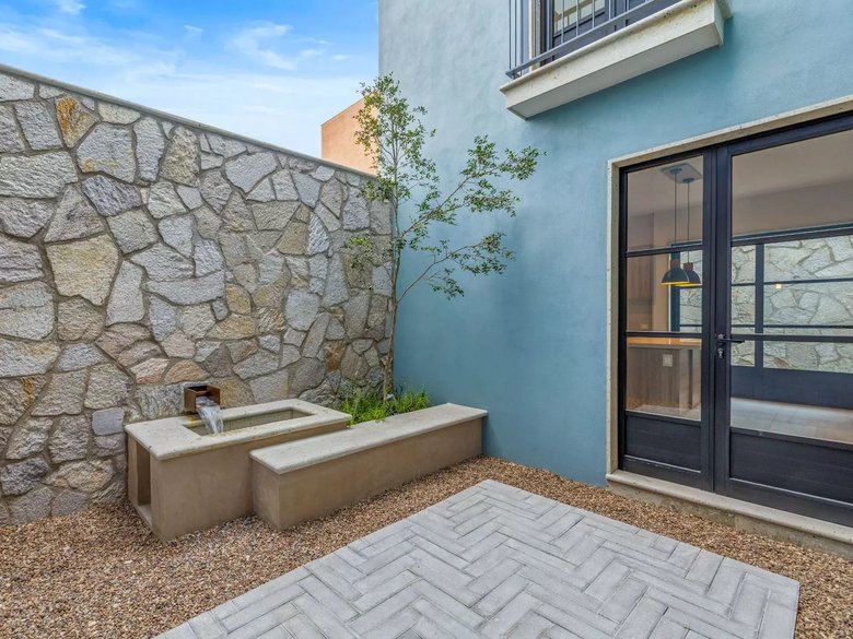 La Aurora Townhouse -Blue — 19 photos