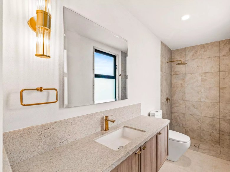 La Aurora Townhouse -Blue — 12 photos