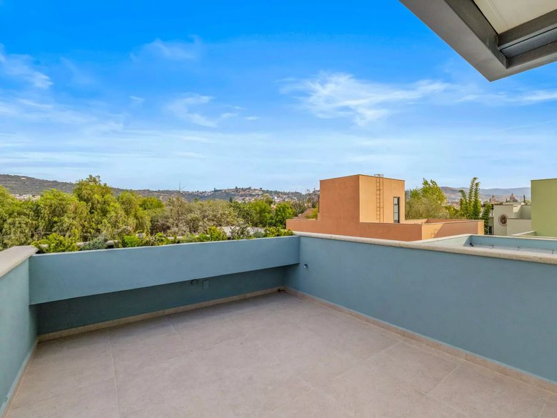 La Aurora Townhouse -Blue — 25 photos