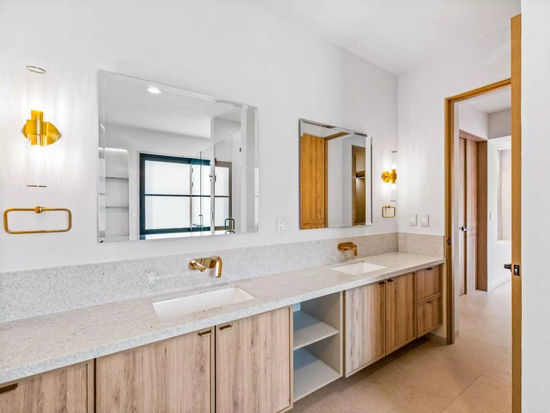 La Aurora Townhouse -Blue — 11 photos