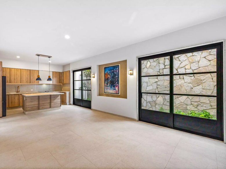 La Aurora Townhouse -Blue — 10 photos