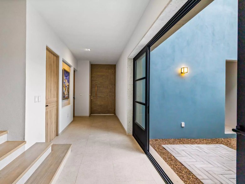 La Aurora Townhouse -Blue — 6 photos