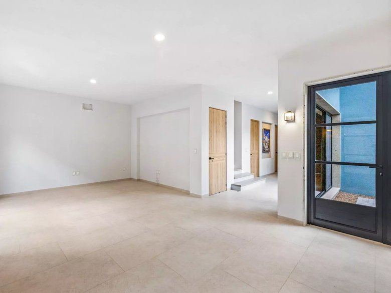 La Aurora Townhouse -Blue — 22 photos