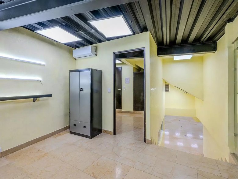 Edificio Comercial Las Brisas — 13 photos