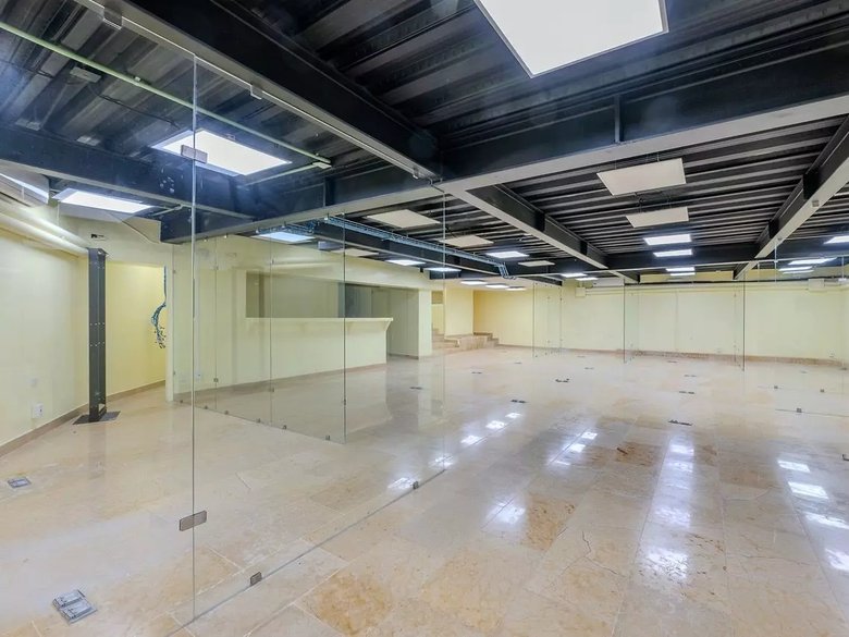 Edificio Comercial Las Brisas — 12 photos