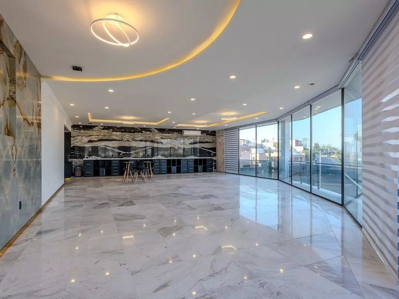 Edificio Comercial Las Brisas — 2 photos