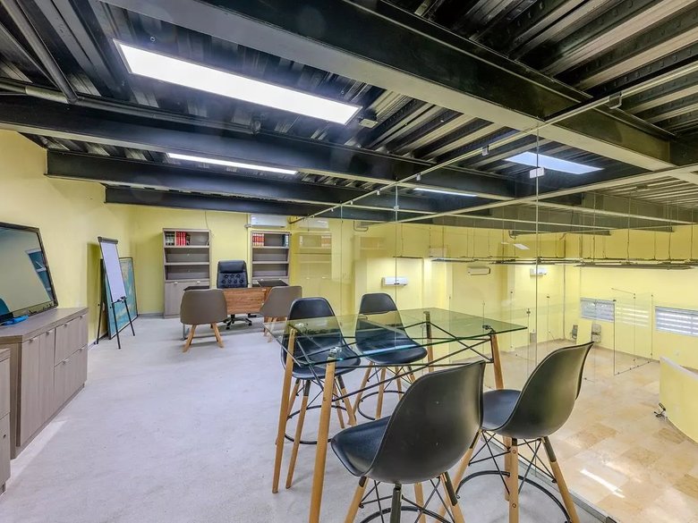 Edificio Comercial Las Brisas — 4 photos
