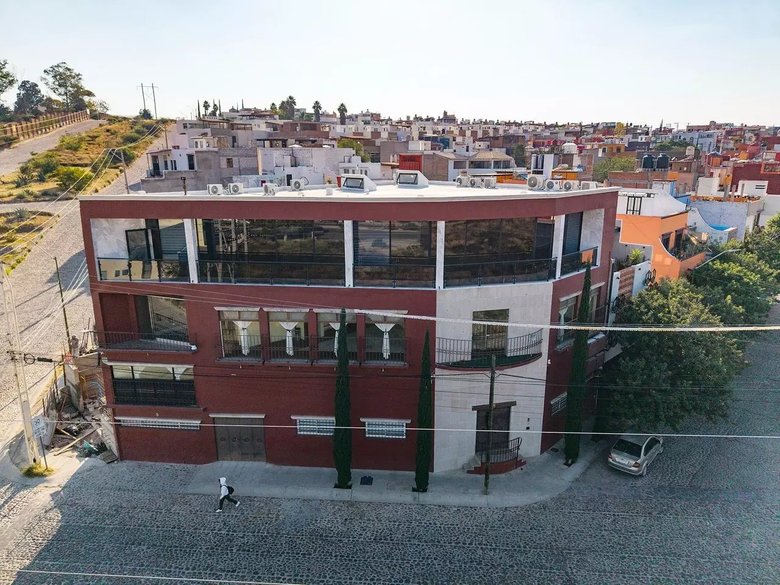 Edificio Comercial Las Brisas — 6 photos