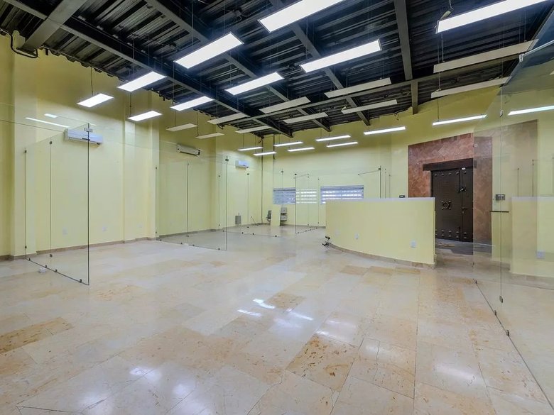 Edificio Comercial Las Brisas — 11 photos