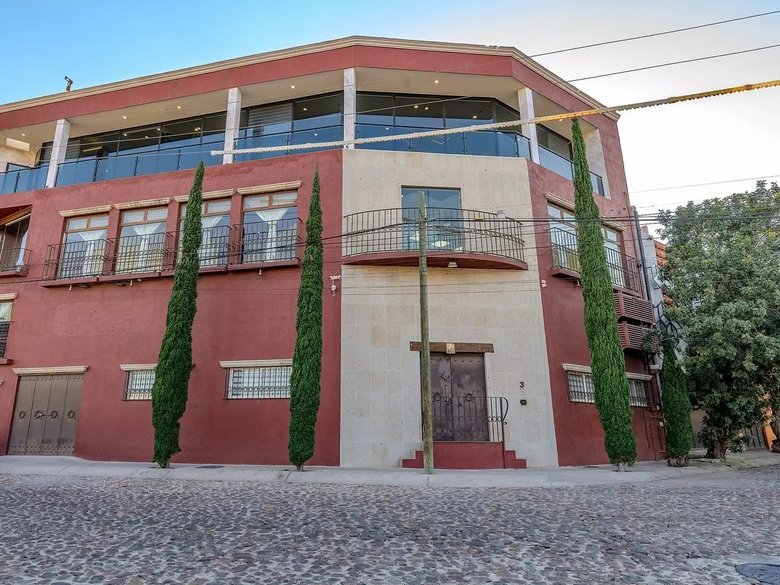 Edificio Comercial Las Brisas — 7 photos