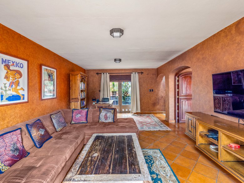 Casa El Grifo — 16 photos