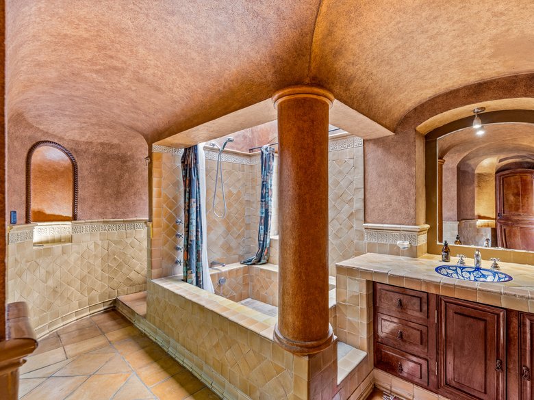 Casa El Grifo — 20 photos