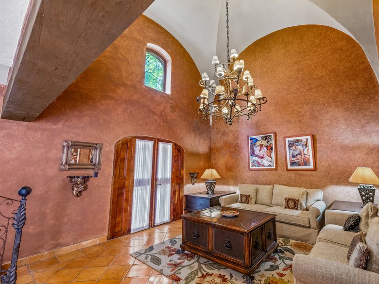Casa El Grifo — 2 photos
