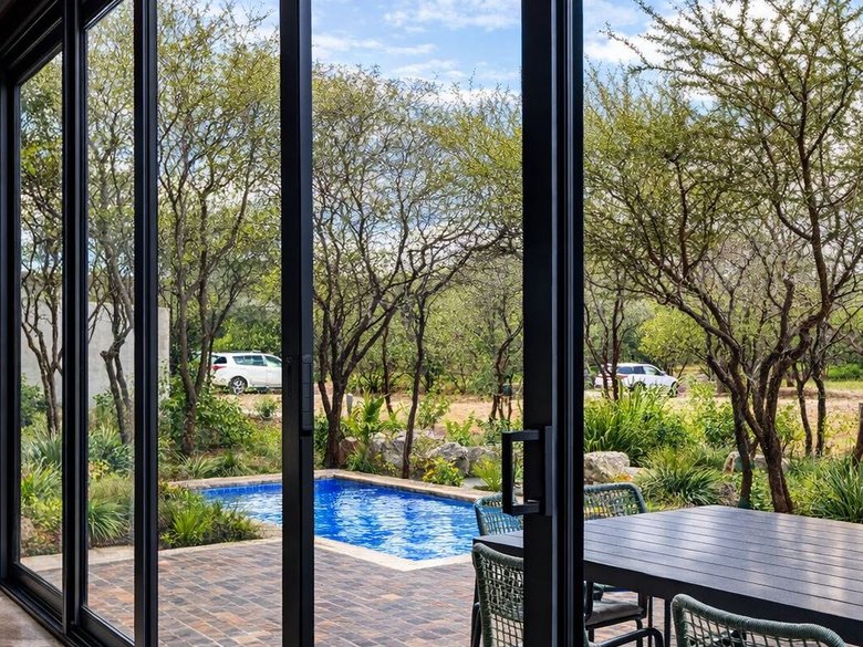 Modern Luxury Home with Casita & Pool in Los Senderos — 10 photos
