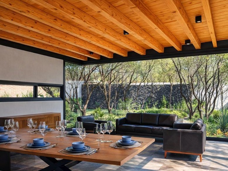 Modern Luxury Home with Casita & Pool in Los Senderos — 1 photos