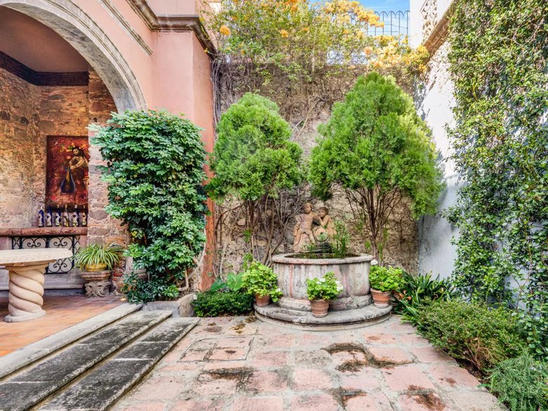 Casa de la Canal — 15 photos