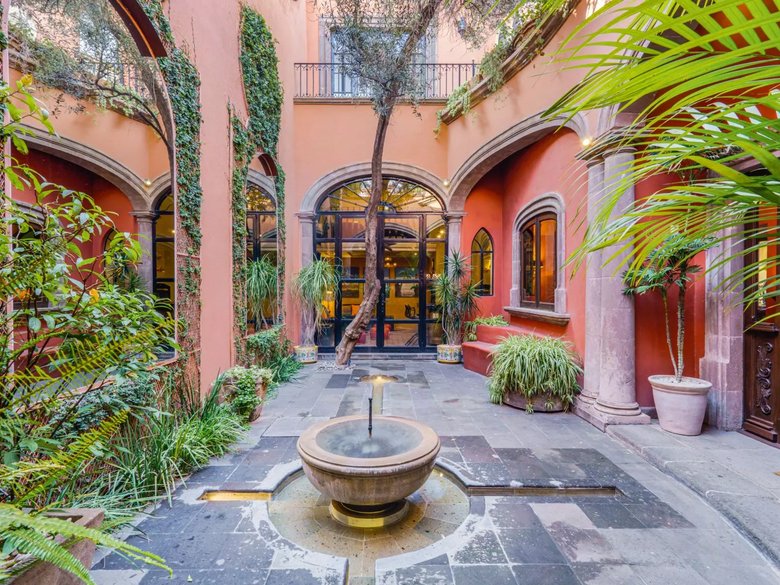 Casa de la Canal — 19 photos