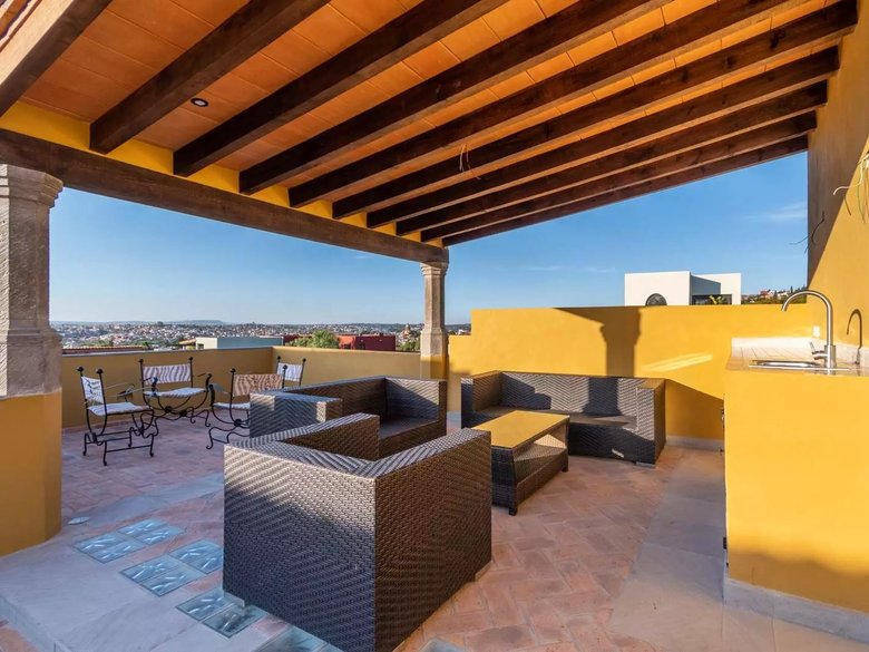 Villa Tamayo — 17 photos