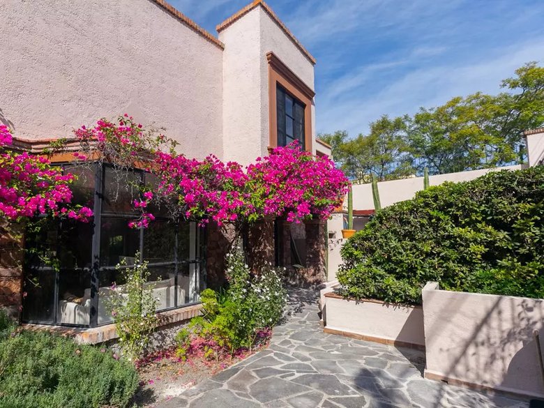 CASA DE JUAN GABRIEL — 3 photos