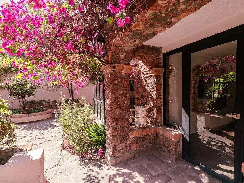CASA DE JUAN GABRIEL — 4 photos