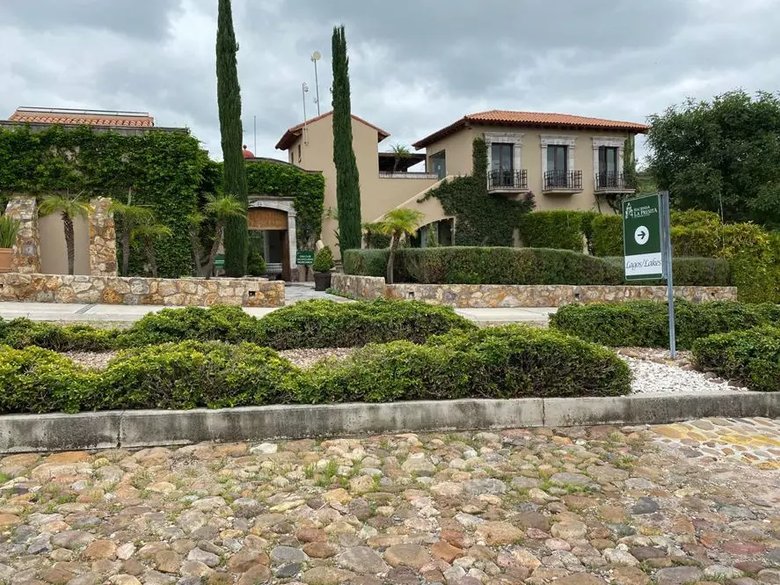 Homesite in Hacienda La Presita — 9 photos