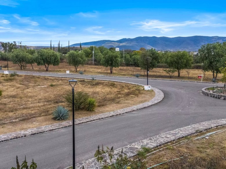 Terreno San Adrián en Las Campanas — 6 photos