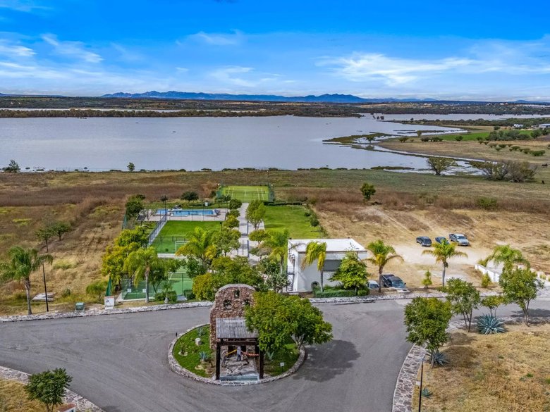 Terreno San Adrián en Las Campanas — 9 photos