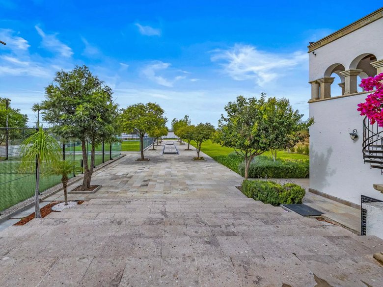 Terreno San Adrián en Las Campanas — 4 photos