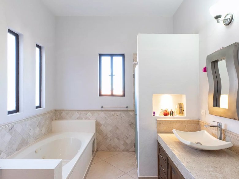 CASA CALANDRIAS — 14 photos